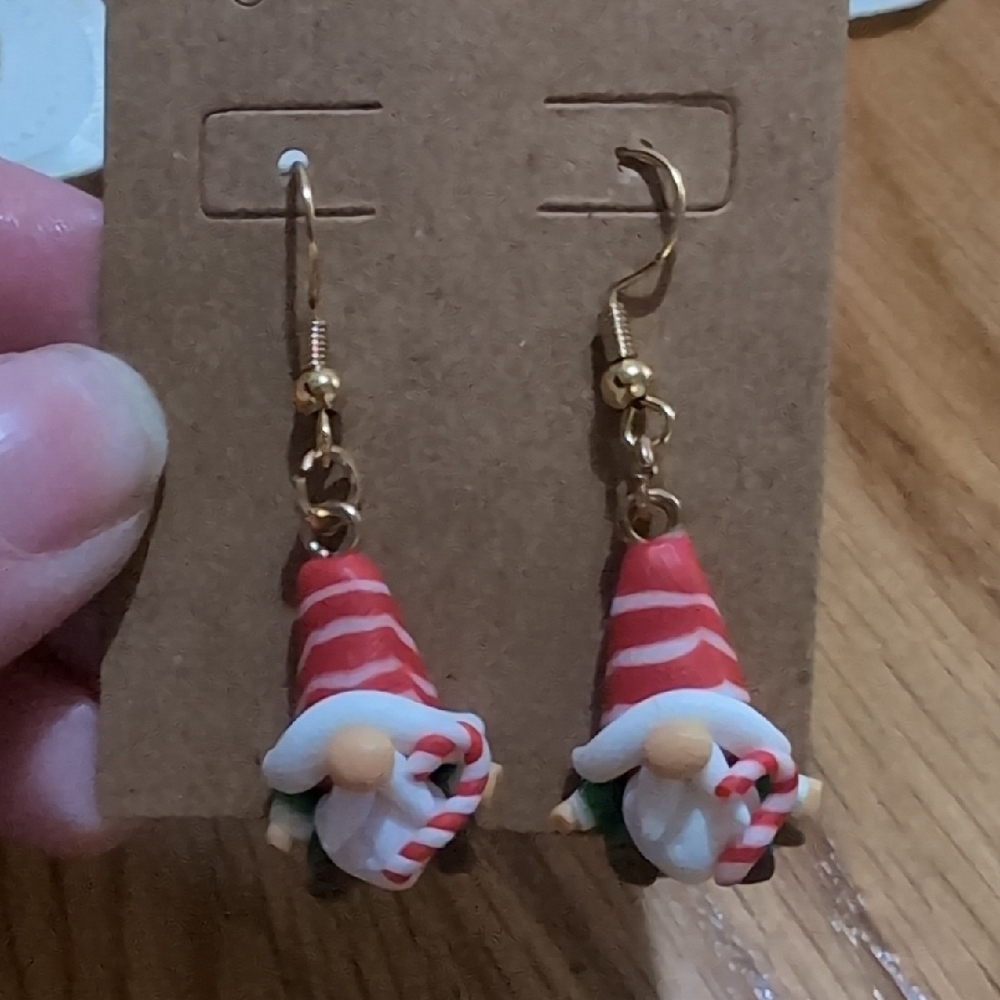 Festive Gnome Earrings - Picture 1 of 3